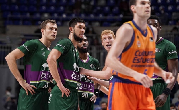 La baja de Abromaitis y la duda Jaime Fernández agravan los problemas del Unicaja