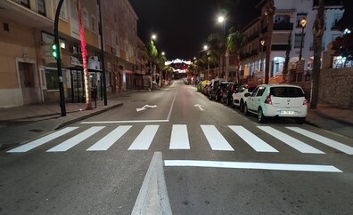 Rincón de la Victoria repinta la señalización viaria de las principales avenidas