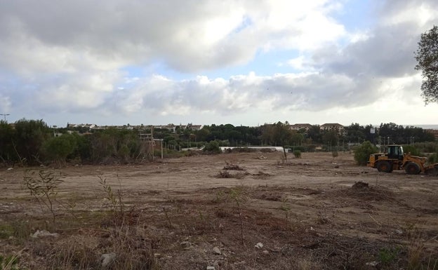 Protesta para exigir el inicio de las obras del nuevo instituto de Las Chapas en Marbella