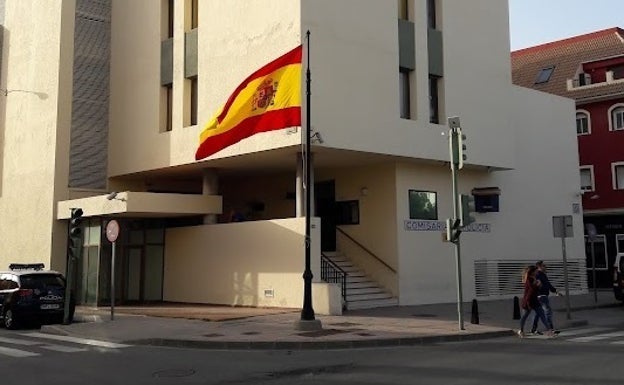 Detenido por forzar la puerta de un coche y colarse en la terraza de una casa de la que robó un abrigo en Fuengirola