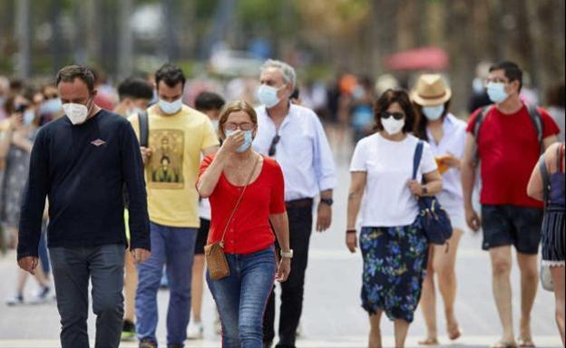 Andalucía suma 28 muertos por covid, el dato más alto en cuatro meses, y suma 8.510 casos, pero su tasa baja a 1.610