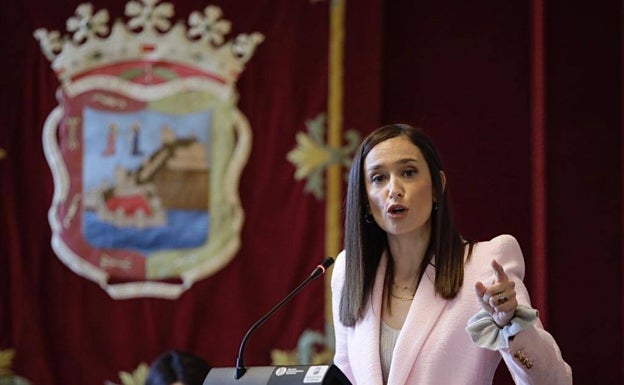 La portavoz del PP a Daniel Pérez: «Usted habla de proyecto agotado y lo que se agota son los candidatos del PSOE para llegar a la Alcaldía»