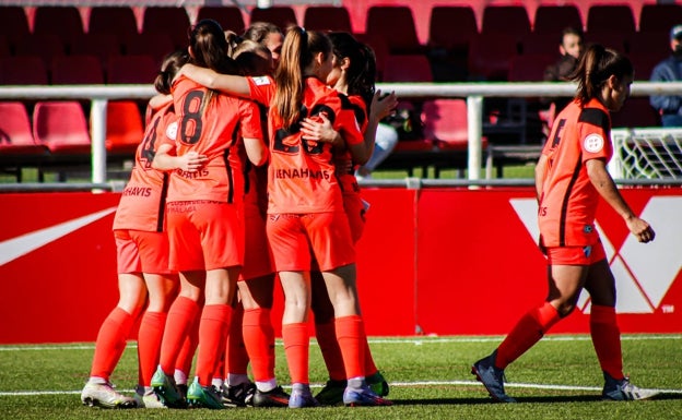 El Málaga remonta en Sevilla tras una segunda parte loca