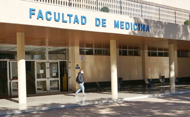 Medicina comienza los exámenes finales con seis alumnos que han solicitado retrasarlos por Covid
