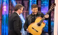 'El Hormiguero 3.0' sorprende a Pablo Alborán con la guitarra que usará en su nueva gira