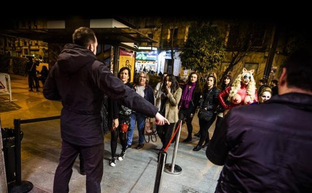 El portero de discoteca de Fuengirola que pasaba cocaína envuelta en papel de caramelos