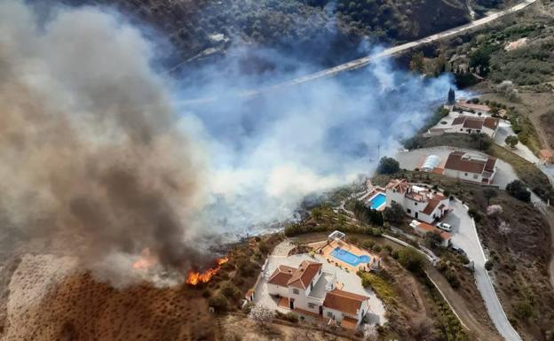 Extinguido el incendio forestal declarado en Salares