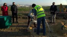 Juanma Moreno coloca la primera piedra de la planta de compostaje de Villamartín (Cádiz)