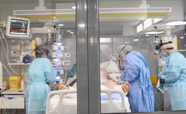 Andalucía registra 28 muertos, 7.625 positivos y la incidencia sigue al alza 