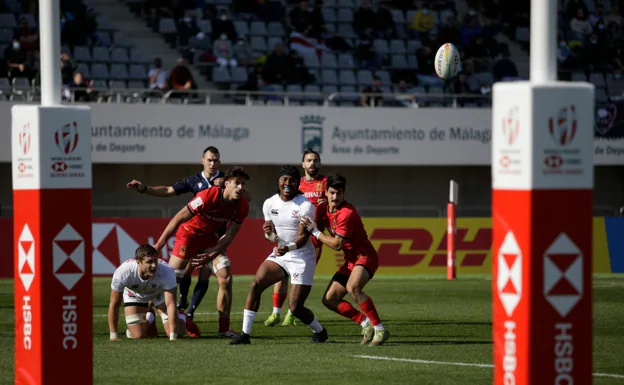 Las 'leonas' salvan el honor español en la jornada del debut en Málaga