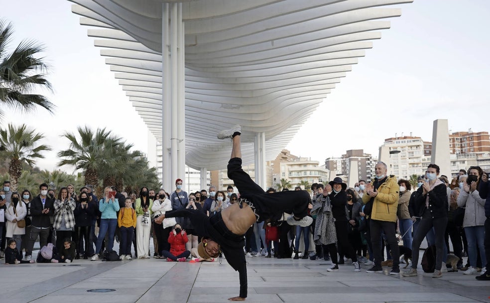 El Palmeral de las Sorpresas, último escenario del arte callejero en Málaga