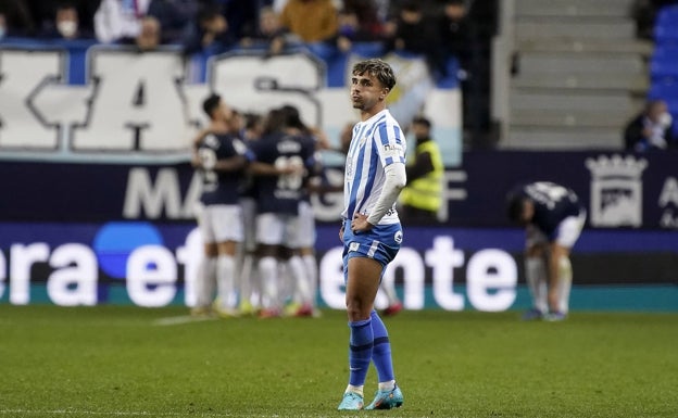 La afición del Málaga, harta con el equipo y el entrenador