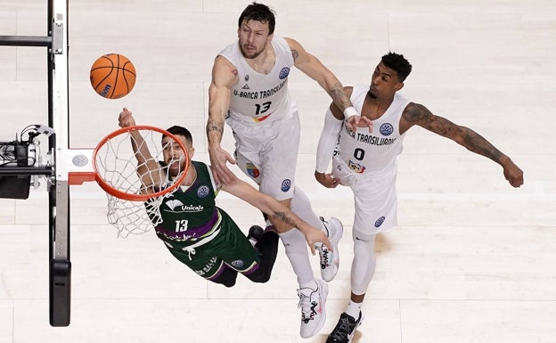 Un Unicaja a la deriva también hipoteca la Champions al perder con el Cluj Napoca