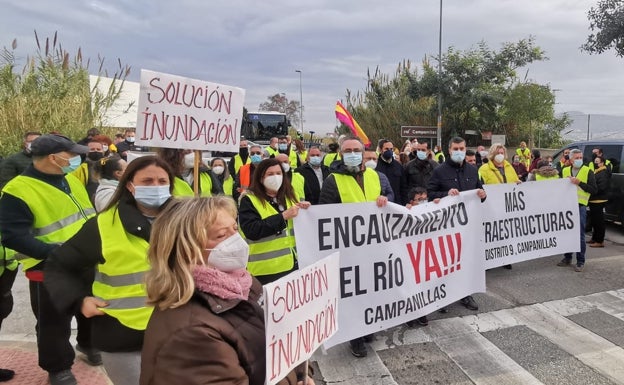 Vecinos de Campanillas marchan en protesta por la falta de medidas frente a las inundaciones