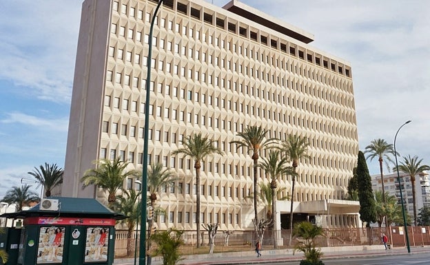 El edificio de Hacienda en Málaga: dos años vacío, sin obras a la vista y 1,9 millones anuales en alquileres