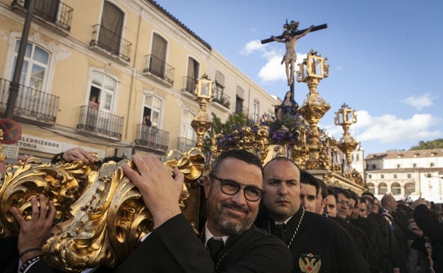 La Cofradía del Amor da luz verde a la realización de un nuevo trono para el Cristo
