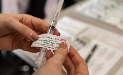 Mielitis, el nuevo efecto secundario que relacionan con las vacunas de AstraZeneca y Janssen
