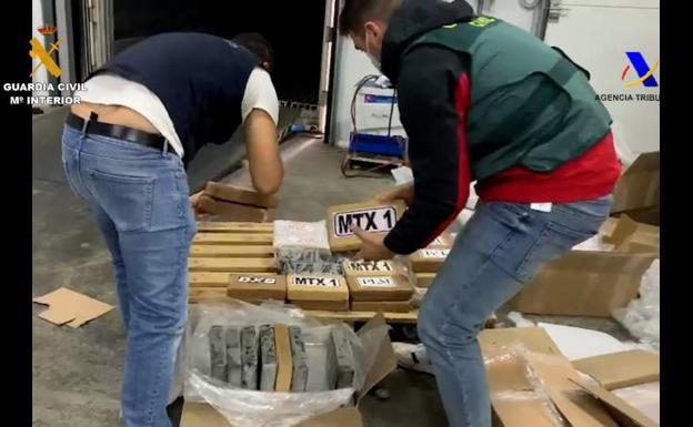 Incautadas dos toneladas de cocaína en un contenedor que declaraba transportar merluza congelada
