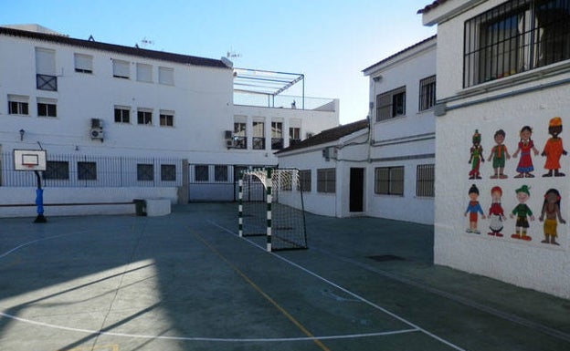 Ojén presenta un proyecto para calentar sus equipamientos educativos con energías renovables