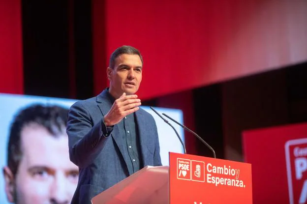 Pedro Sánchez participa, ayer, en Zamora en un acto de campaña. E. P./