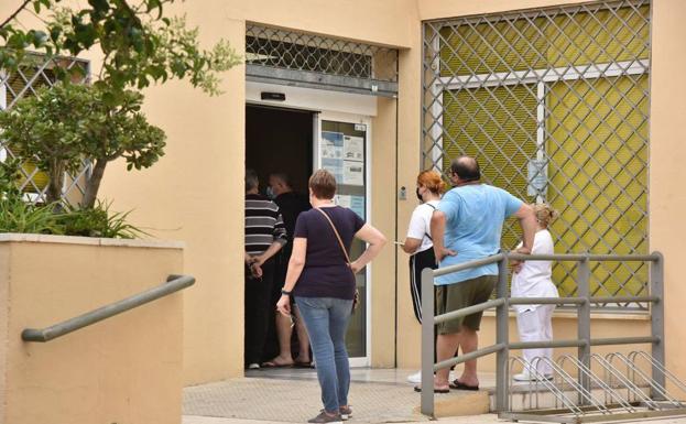 La Junta adelanta que el Plan de Atención Primaria se centrará en más citas médicas por la tarde y reducir la burocracia