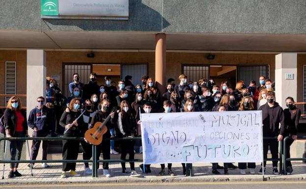 Estudiantes de los conservatorios de Danza de Málaga se unen a las protestas por el Bachillerato Musical