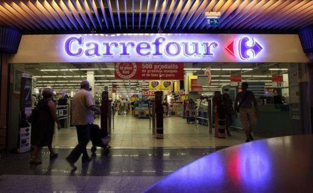 La Guardia Civil alerta sobre una estafa masiva para robar datos bancarios en nombre de Carrefour