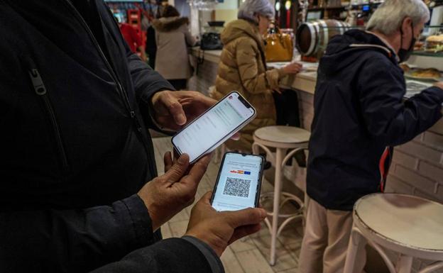 La Junta aboga por mantener las actuales restricciones si los expertos lo aconsejan: «Esto es muy serio, sigue muriendo gente»