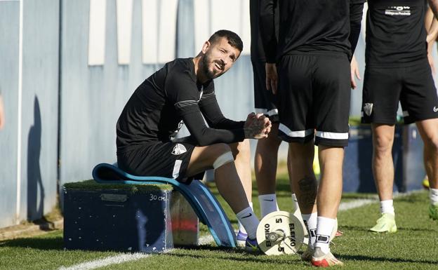 El Málaga dobla su entrenamiento para cambiar la preocupante dinámica