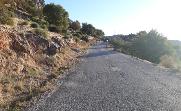 Sale a licitación la mejora de la carretera que acercará el Valle de Abdalajís al Caminito del Rey