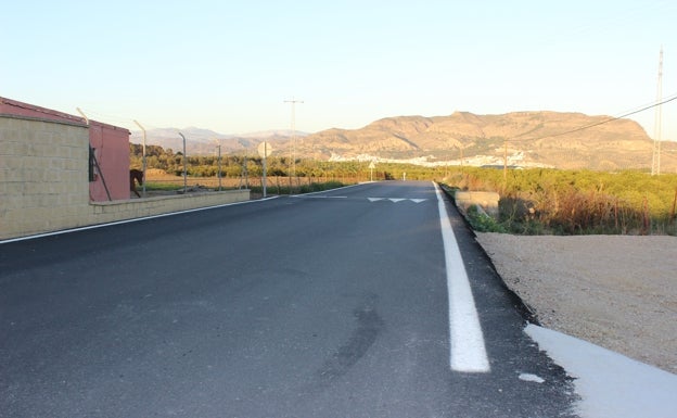 Abierta al tráfico la nueva carretera que une la barriada de Cerralba con Sierra de Gibralgalia