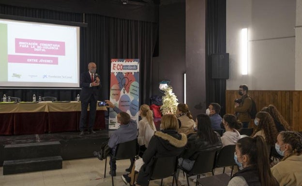 Estudiantes del Sierra Bermeja participan en un proyecto de mediación digital