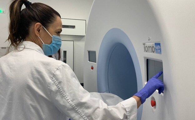 Pacientes de cáncer con Covid de Málaga reciben radioterapia para no perder sesiones 