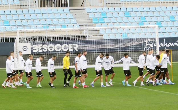 El Málaga viaja a Zaragoza con las bajas de Juande e Hicham, pero recupera a Paulino y Dani Martín