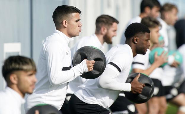 El Málaga empieza a prepararse para recibir al Almería sin Hicham