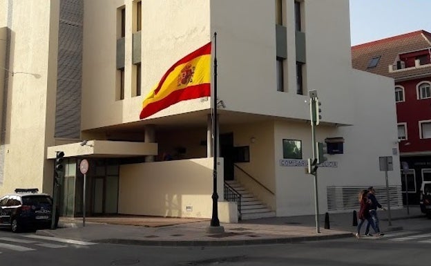 Detenido por cortar a otro hombre en el cuello con una copa de cristal en un bar de Torremolinos