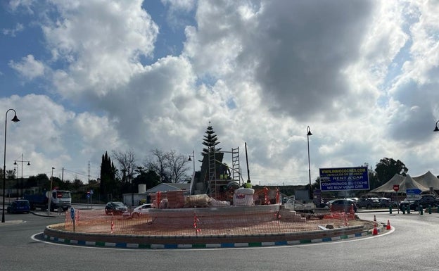 Guerra entre vecinos: Fuengirola ordena paralizar unas obras de Mijas en una rotonda que comparten