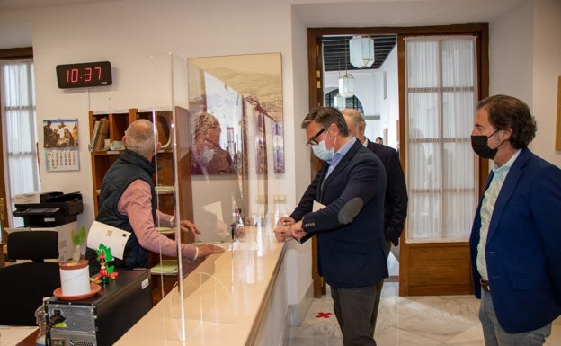 La Junta inicia el último tramo de la legislatura sin el apoyo de Vox a su principal iniciativa parlamentaria