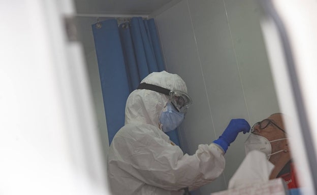 El ritmo de contagios cae en toda la provincia de Málaga en una jornada con cinco muertos