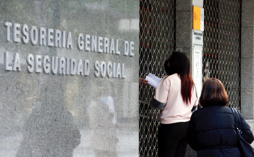 La Seguridad Social levanta un muro contra la asistencia presencial