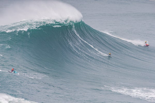 Lucas Chianca y Maya Gabeira, triunfadores en las olas gigantes de Nazaré