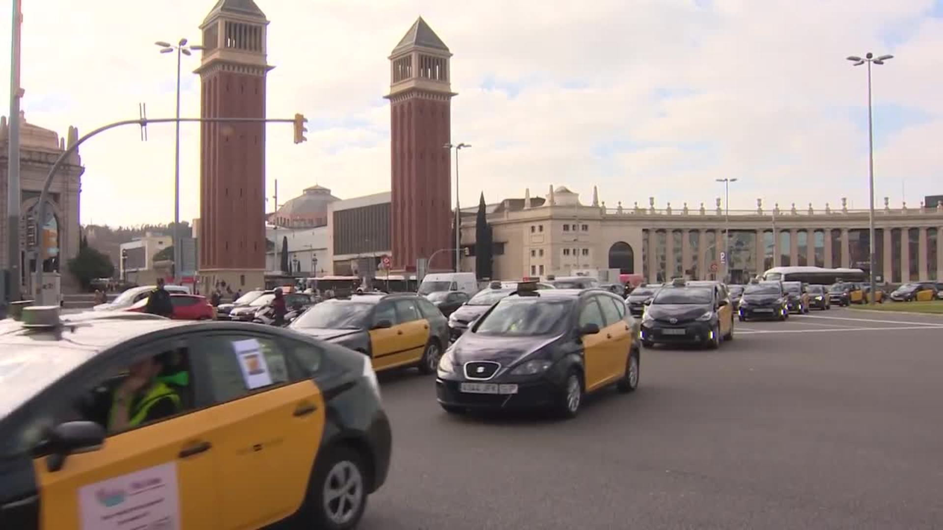 El colectivo del taxi protesta en Barcelona contra Uber y un expediente sancionador de la ACCO