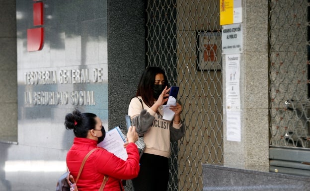 Los sindicatos reclaman la vuelta de la asistencia presencial en la Seguridad Social en Málaga