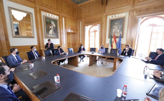 El Ayuntamiento de Marbella propone ceder espacio en los centros de participación activa para cajeros automáticos