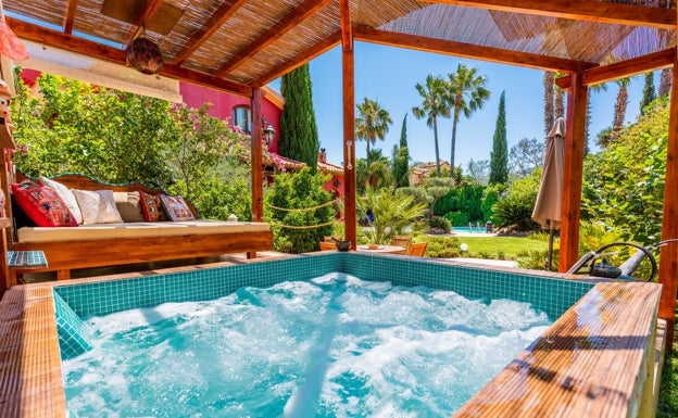 Las casas rurales con jacuzzi y chimenea cotizan al alza para el Día de los Enamorados