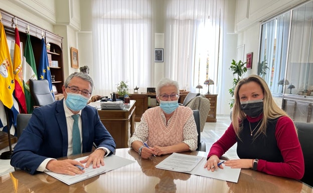 Rincón de la Victoria renueva el convenio con el economato con 300.000 euros
