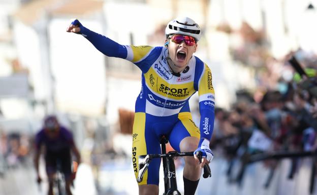 El joven belga Rune Herregodts sorprende al pelotón en Iznájar