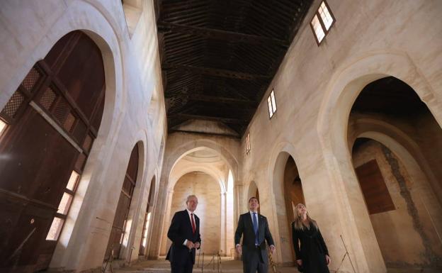 La Junta escenifica su apuesta por la cultura en el Convento de la Trinidad, que prevé abrir en 2026