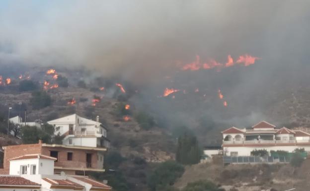 Controlado el incendio forestal declarado en un paraje de Cómpeta