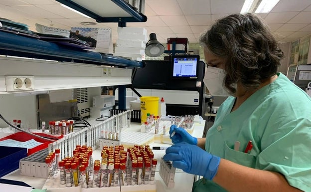 El servicio de urgencias del Clínico, referente andaluz en la detección precoz del virus del sida